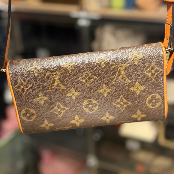 Louis Vuitton pochette Mini Bag or belt bag. - Picture 3 of 7